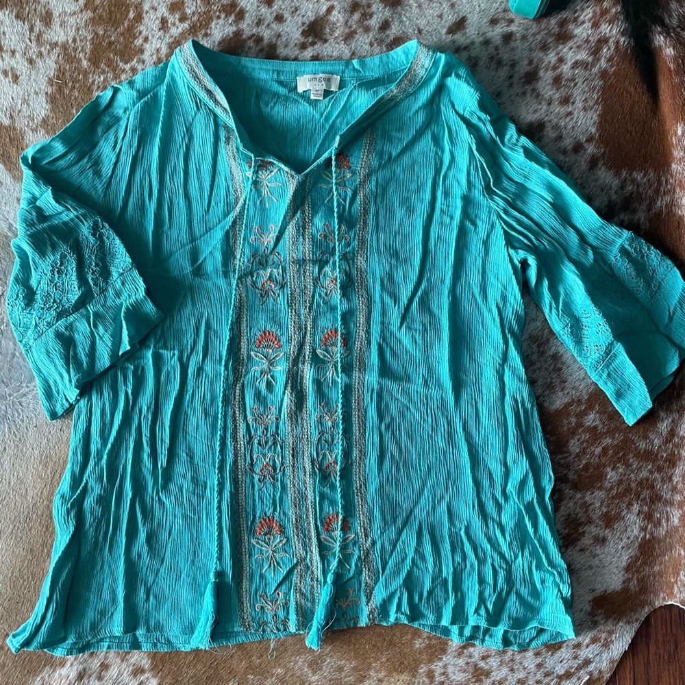 Embroidered blouse turquoise